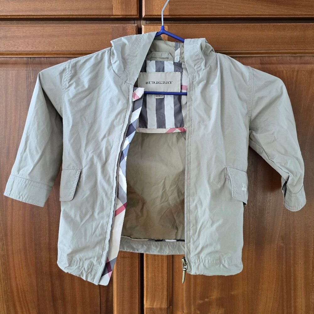 BURBERRY like new  rain jacket